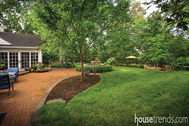 Backyard landscaping ideas create gathering spots