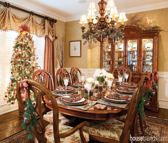 Holiday table decorations create feast for the eye