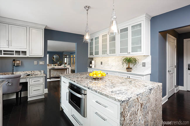 Shine White Kitchen Island pendant lights shine on a large kitchen island