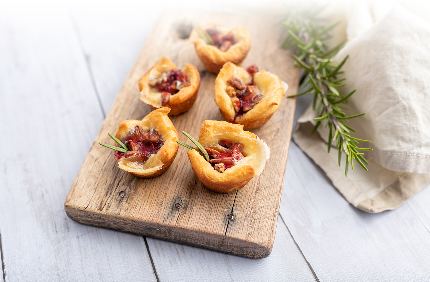 Cranberry brie bites